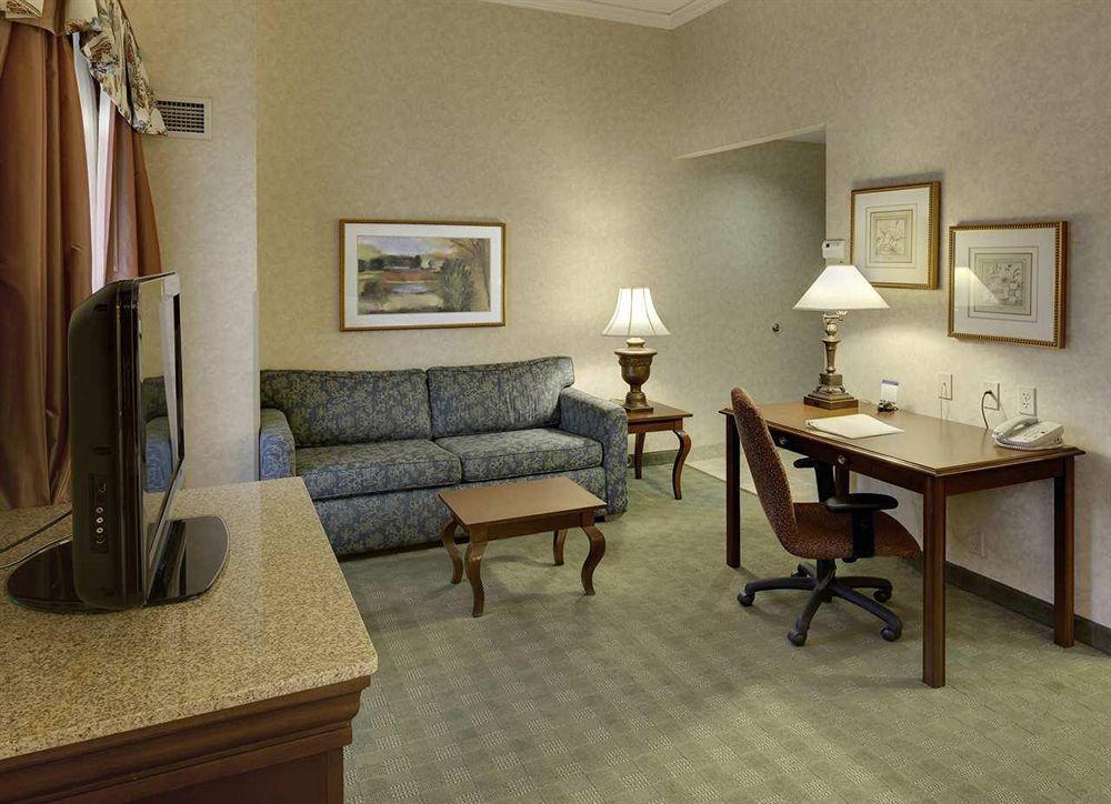 Hampton Inn & Suites Cleveland-Бичвуд Номер фото