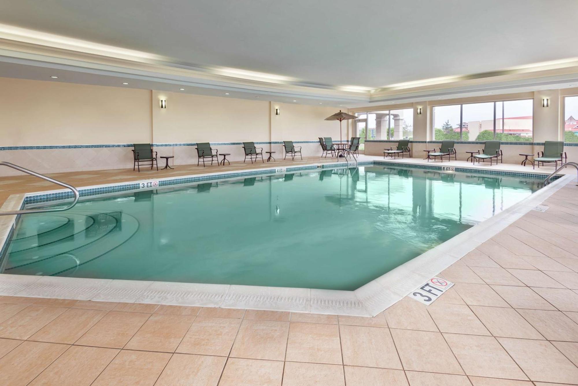 Hampton Inn & Suites Cleveland-Бичвуд Экстерьер фото