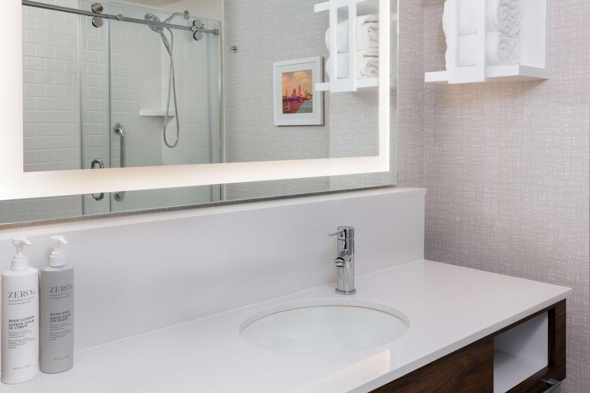 Hampton Inn & Suites Cleveland-Бичвуд Экстерьер фото