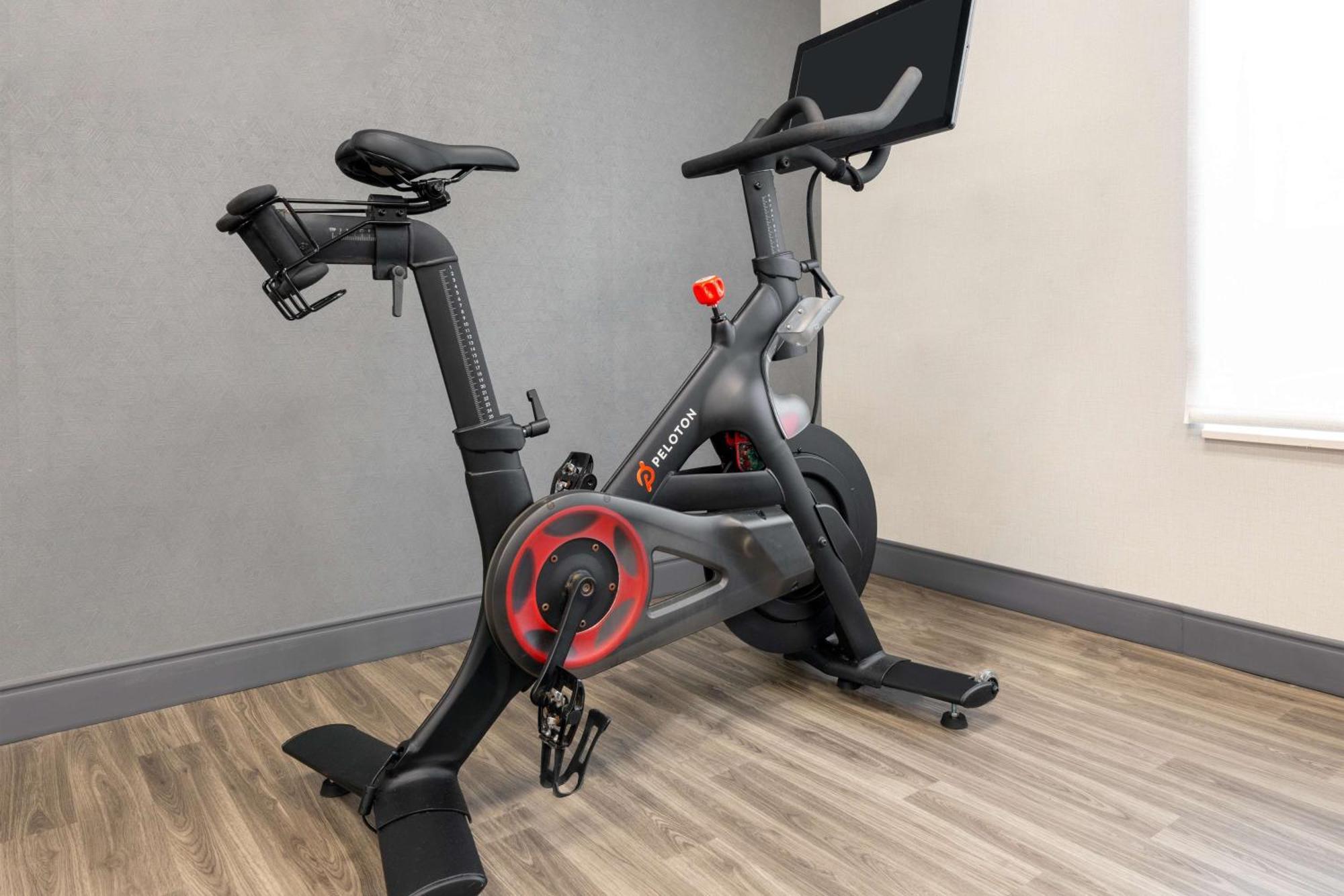 Hampton Inn & Suites Cleveland-Бичвуд Экстерьер фото
