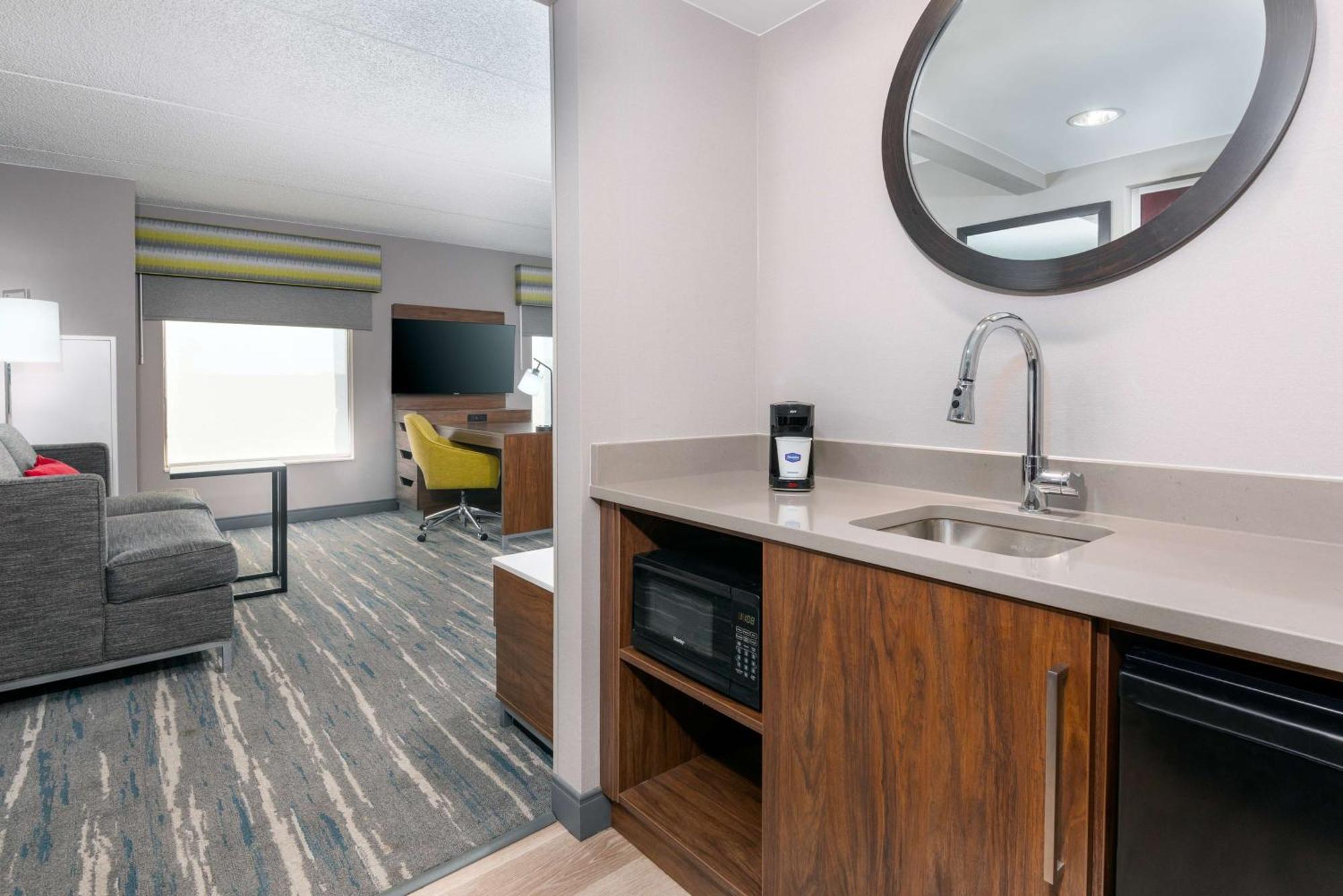Hampton Inn & Suites Cleveland-Бичвуд Экстерьер фото