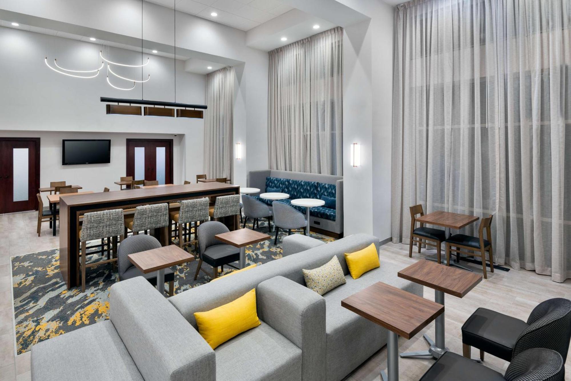 Hampton Inn & Suites Cleveland-Бичвуд Экстерьер фото
