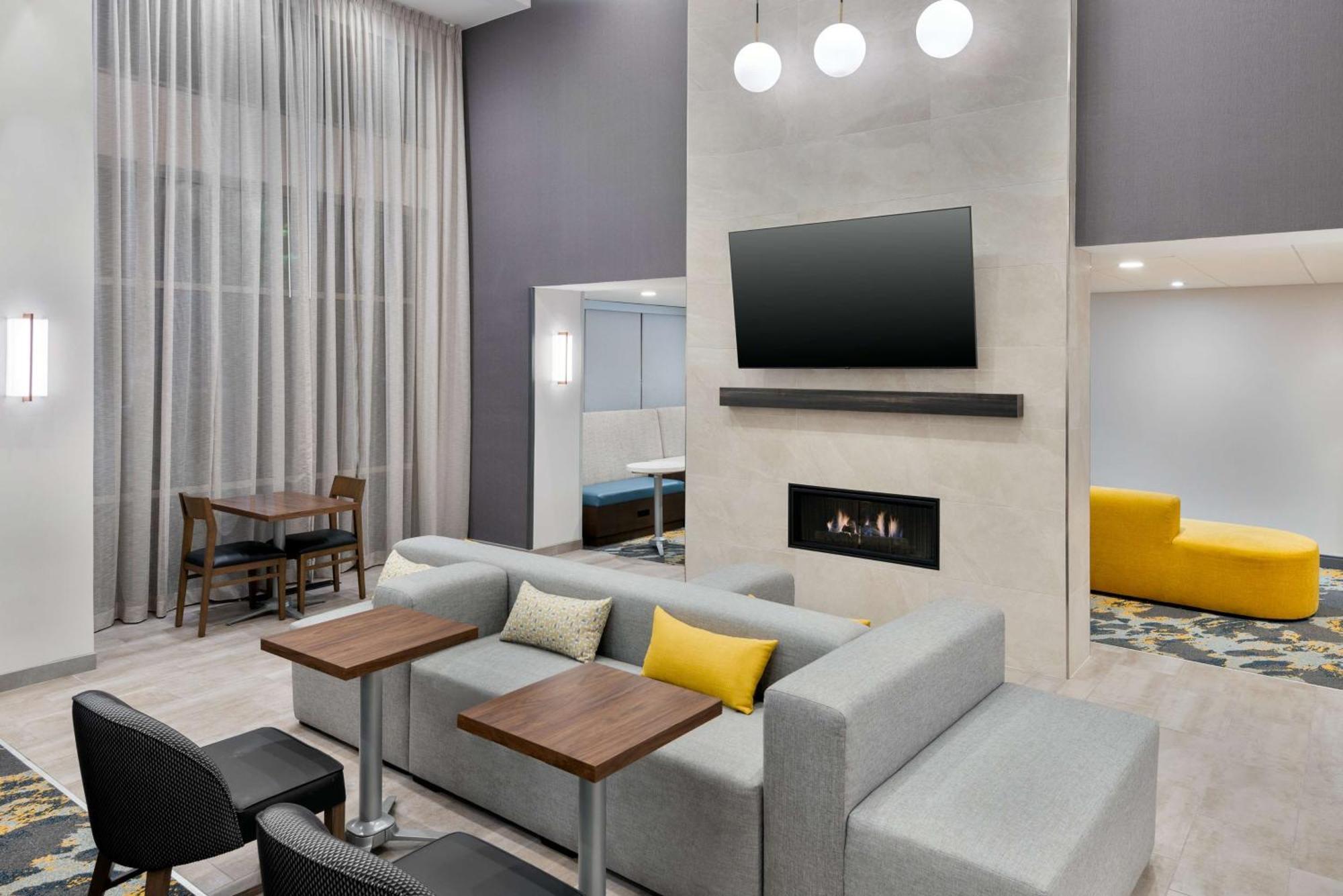 Hampton Inn & Suites Cleveland-Бичвуд Экстерьер фото