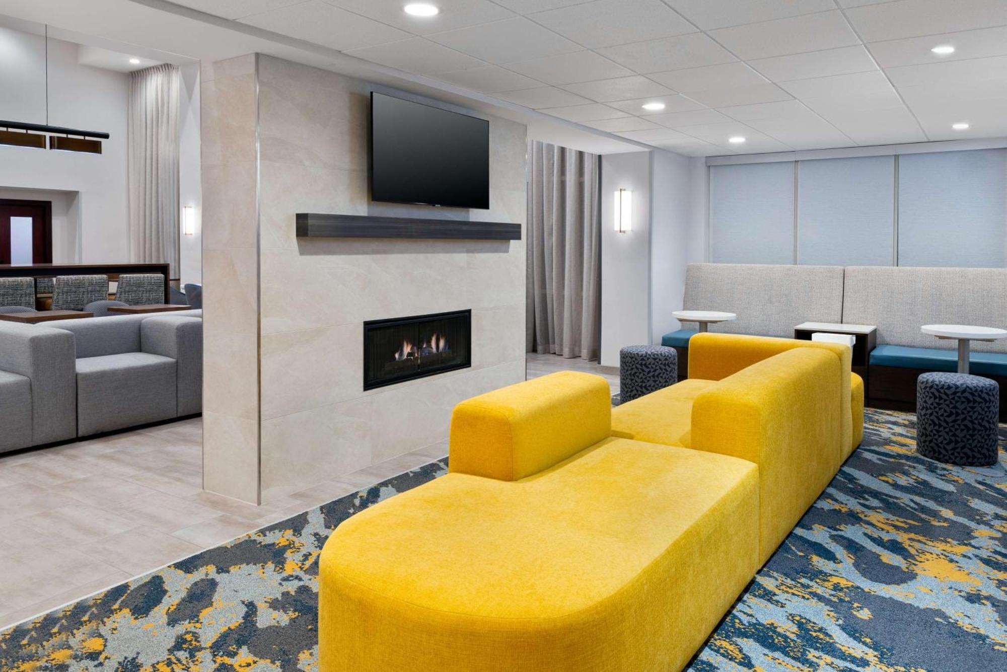 Hampton Inn & Suites Cleveland-Бичвуд Экстерьер фото