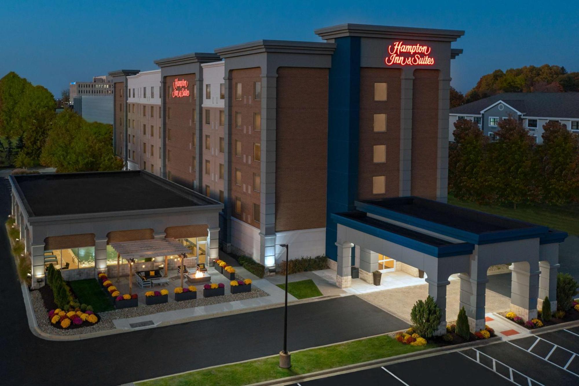 Hampton Inn & Suites Cleveland-Бичвуд Экстерьер фото