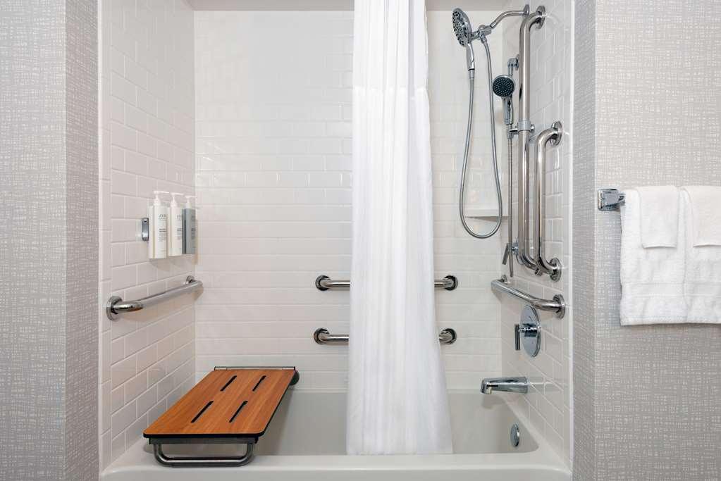 Hampton Inn & Suites Cleveland-Бичвуд Номер фото
