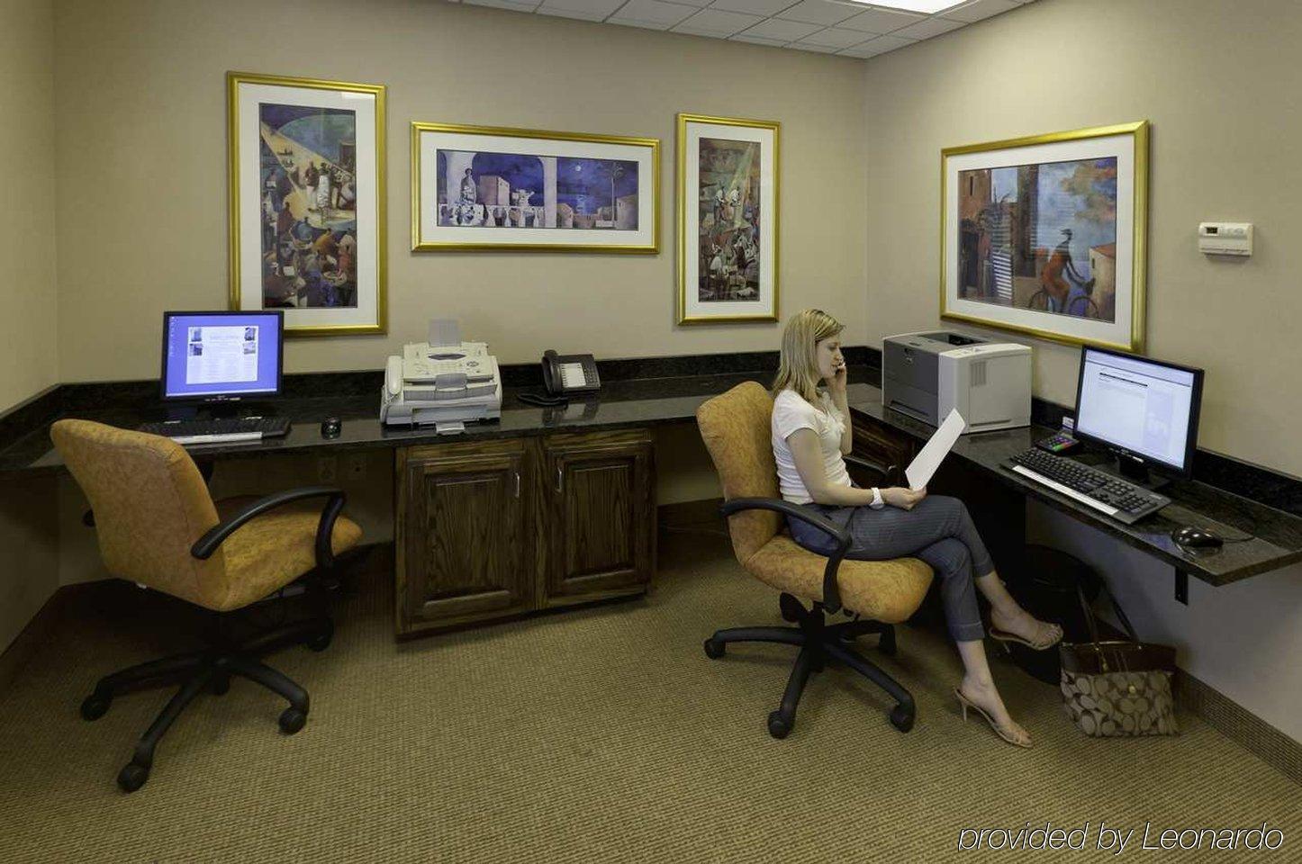 Hampton Inn & Suites Cleveland-Бичвуд Экстерьер фото