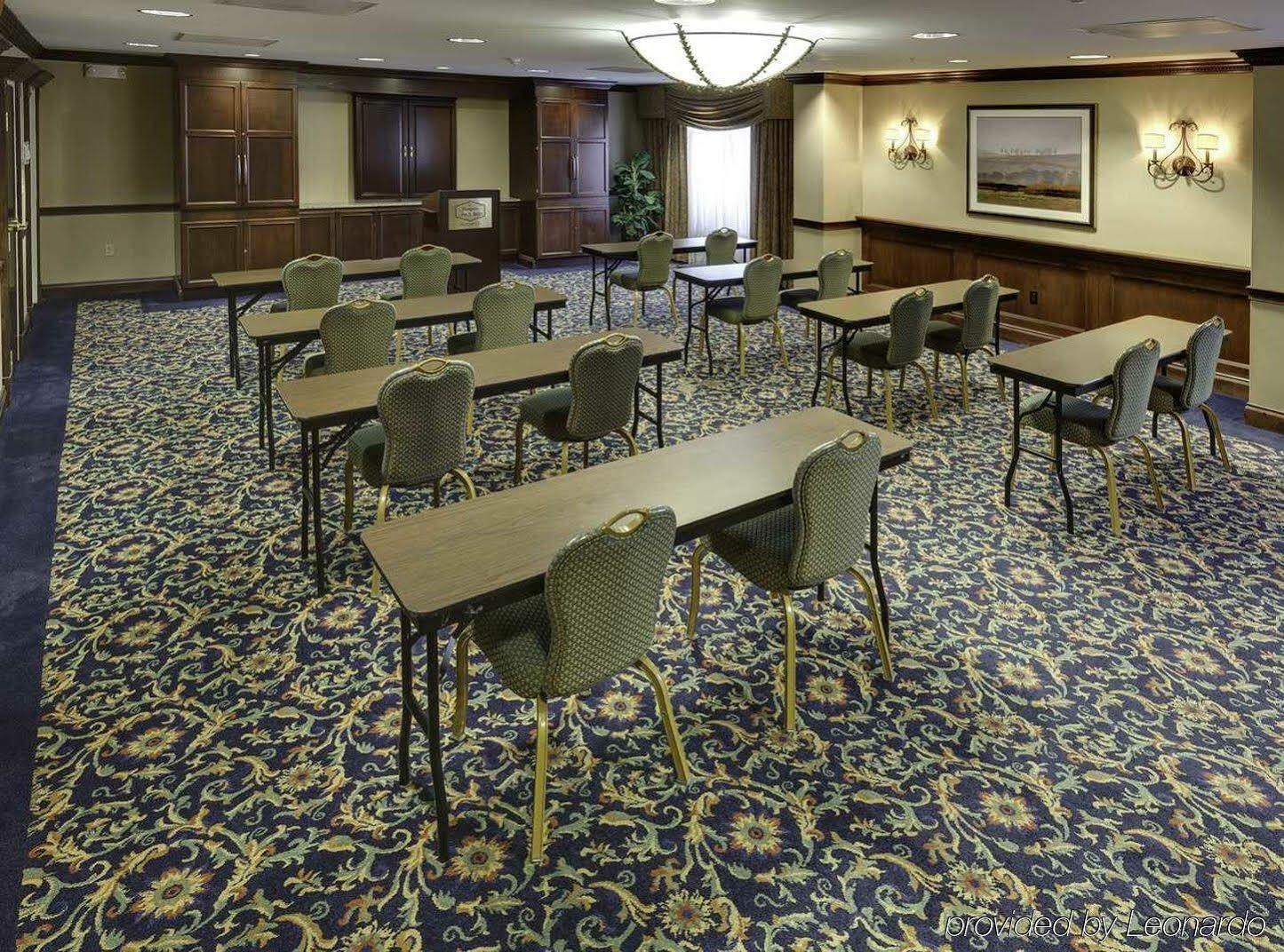 Hampton Inn & Suites Cleveland-Бичвуд Экстерьер фото